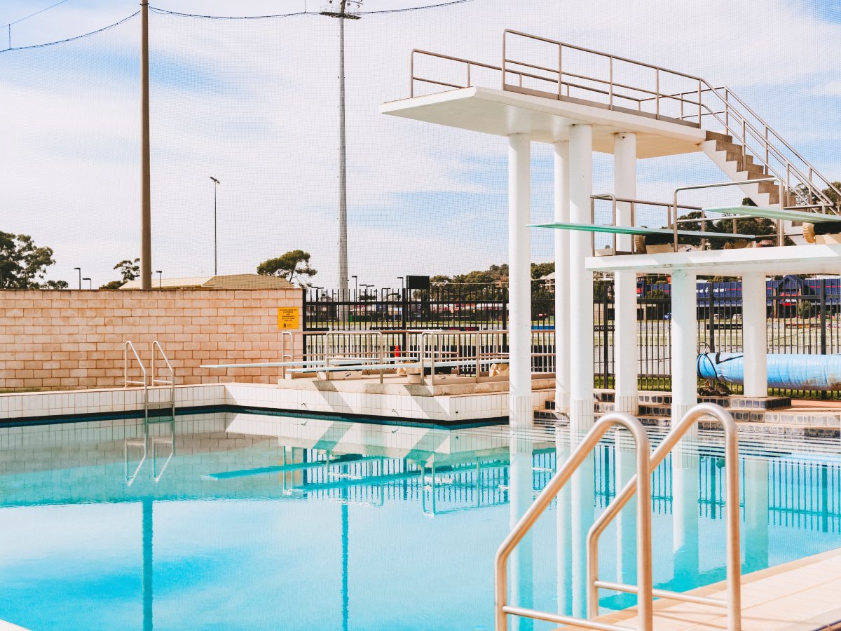 Diving pool